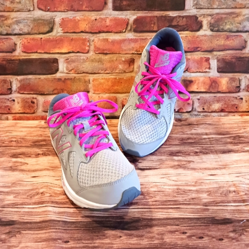 Women's New Balance 490 V4 Speed Ride shoes size 11 D width